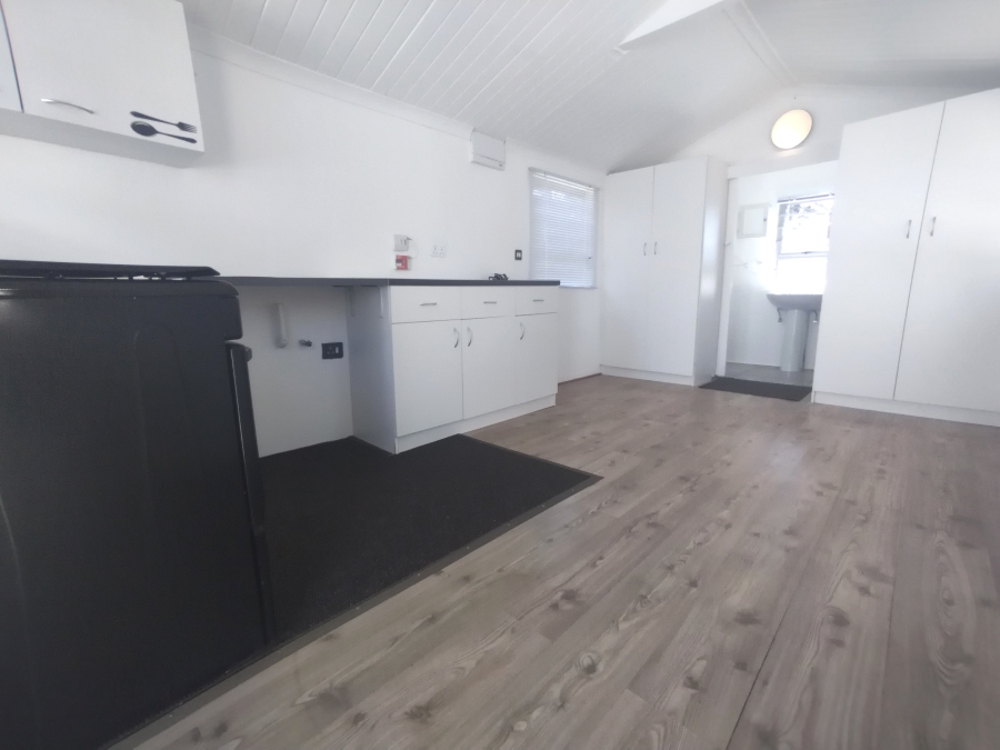 To Let 1 Bedroom Property for Rent in Peerless Park East Western Cape